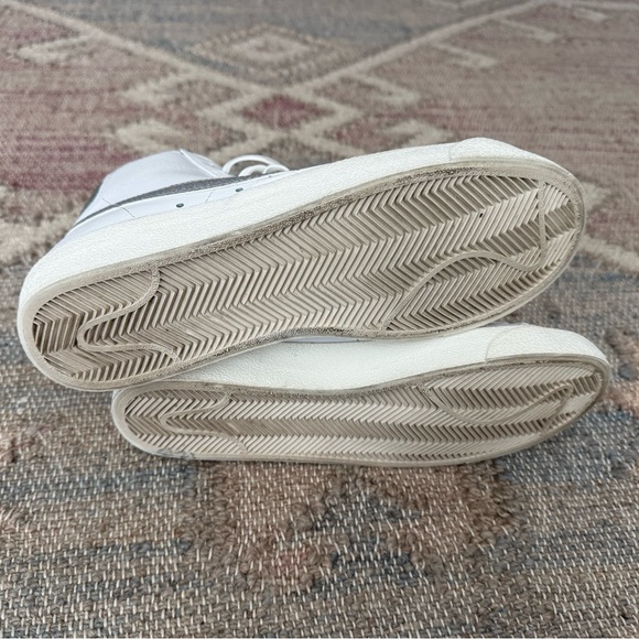 Nike Blazer Mid ’77 ESS in White & Metalic Silver - Picture 11 of 13